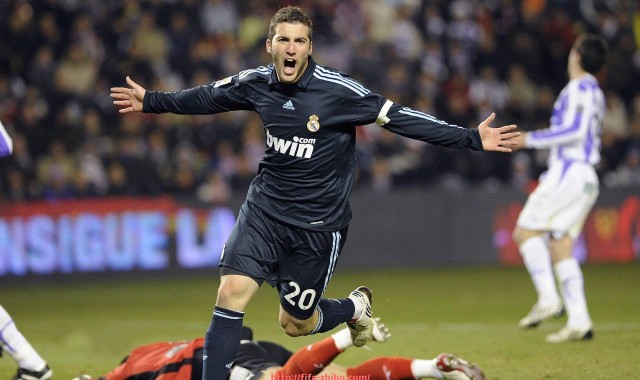 世俱杯直播-来自伦敦的德甲球队传说与队徽高清图像揭秘